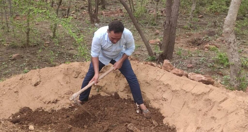 Bargad Man Teacher Narendra Yadav